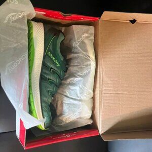 Saucony Triumph ISO 4 Running Shoes, Size 8 M, Green/Black